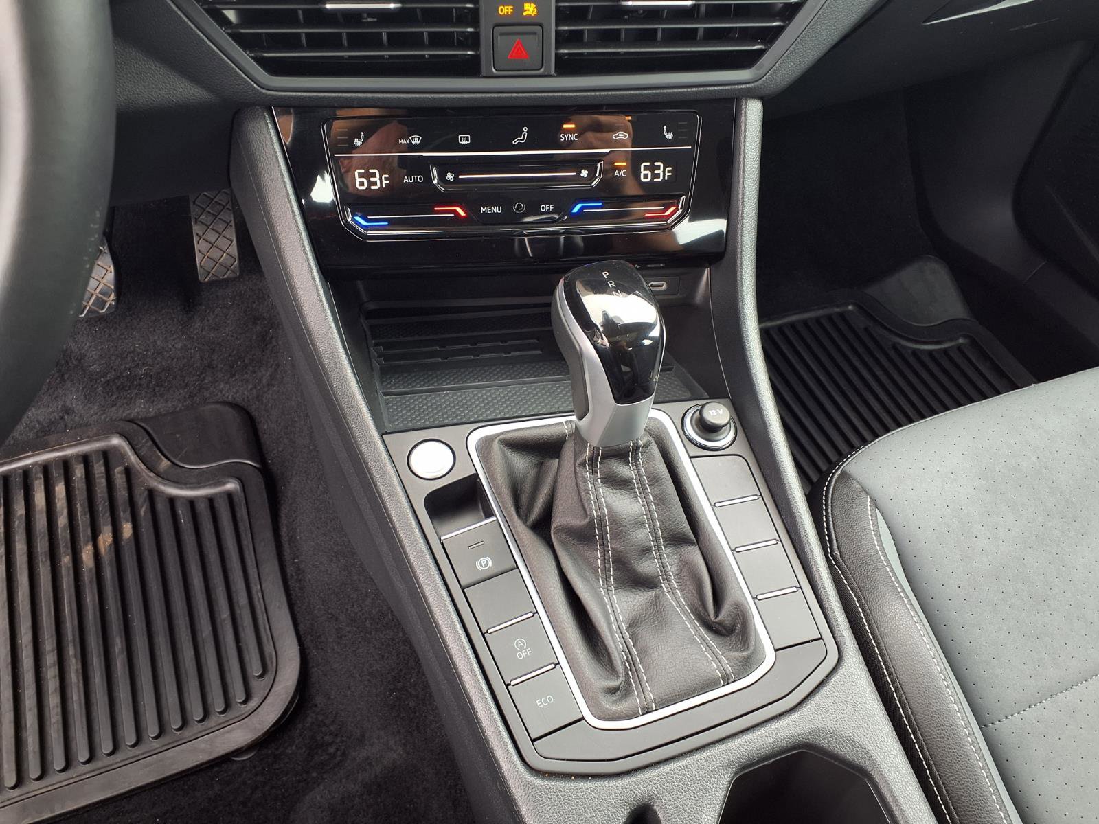 Used 2025 Volkswagen Jetta SE image 8