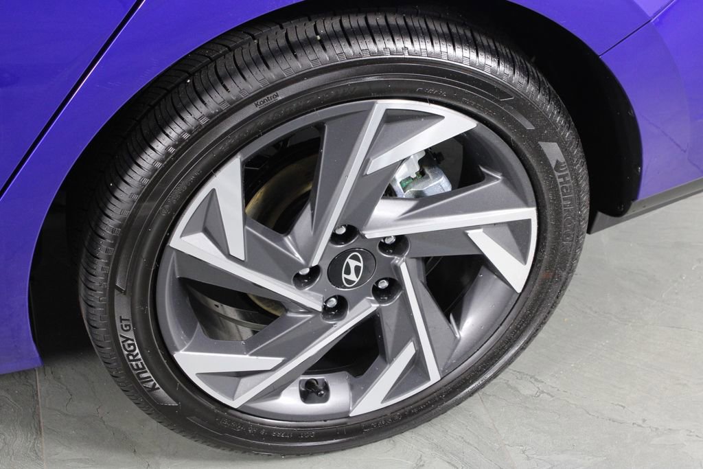 Used 2025 Hyundai Elantra SEL image 12