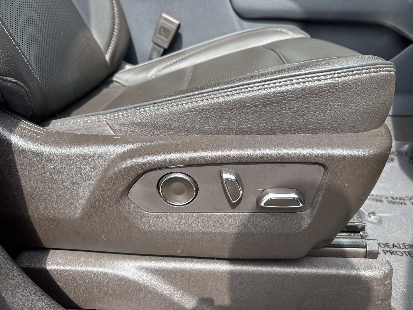 Used 2021 GMC Yukon Denali w/ Denali Premium Package image 16