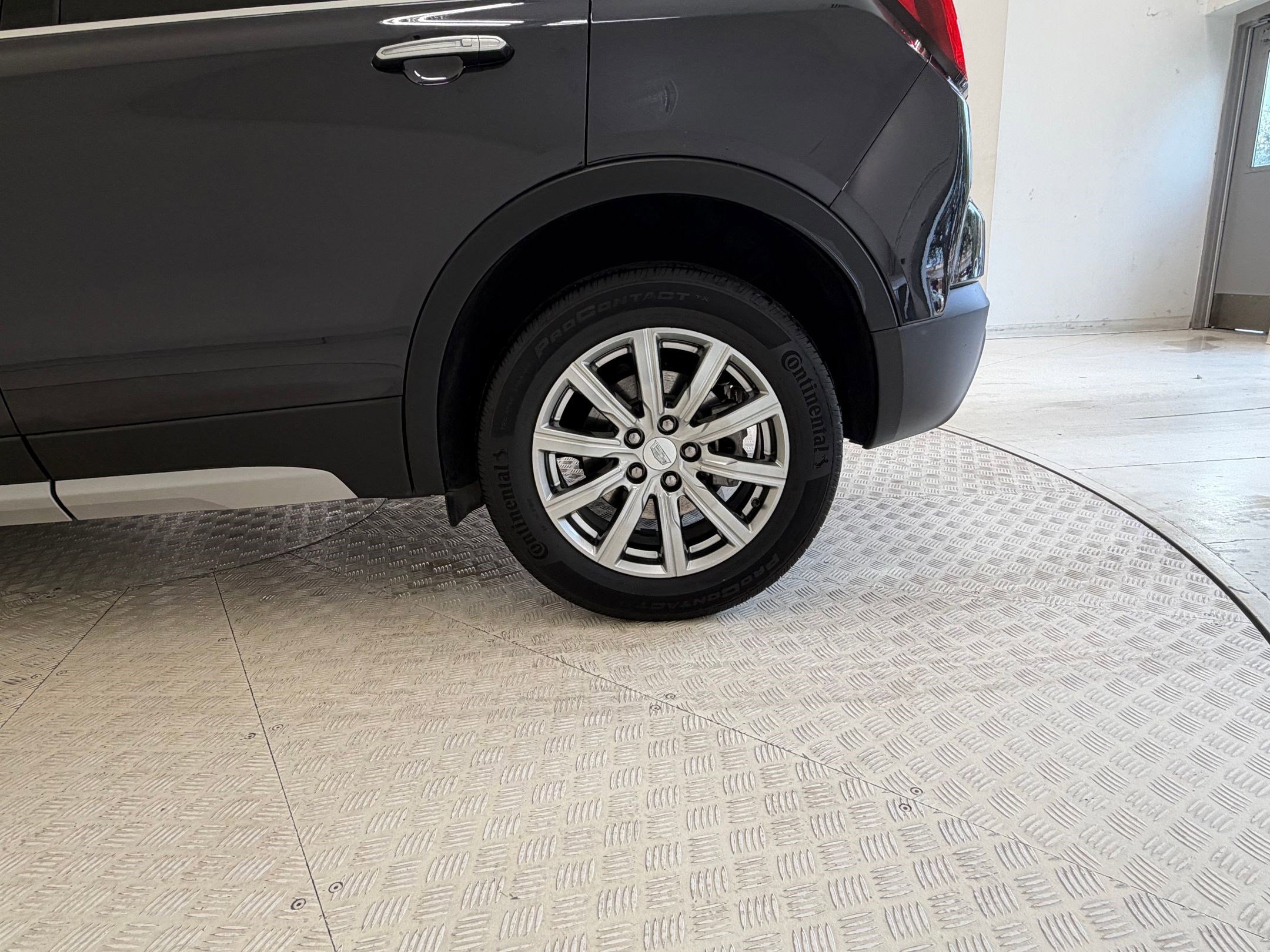 Used 2023 Cadillac XT4 Premium Luxury image 11