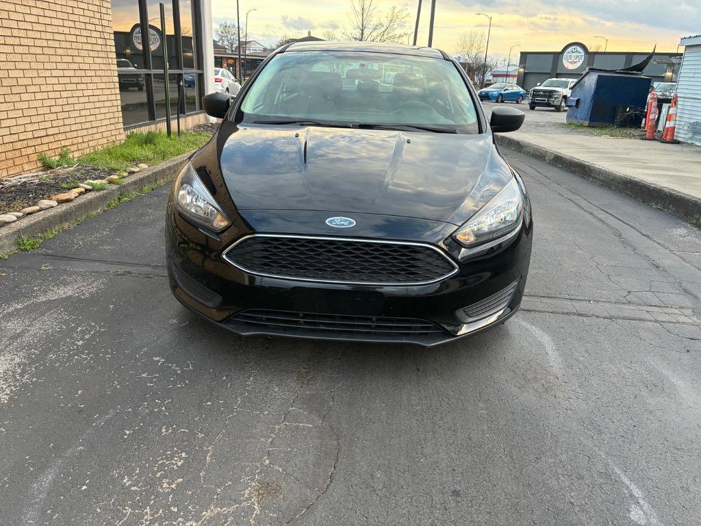 Used 2017 Ford Focus SE FWD image 2