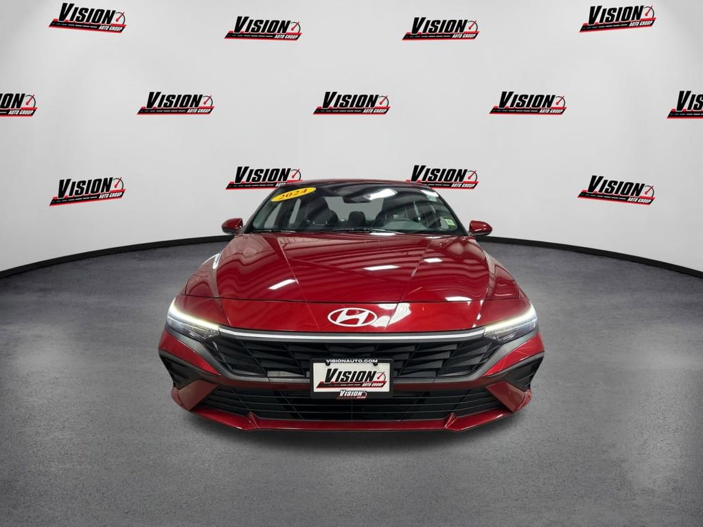 Used 2024 Hyundai Elantra SE video 2