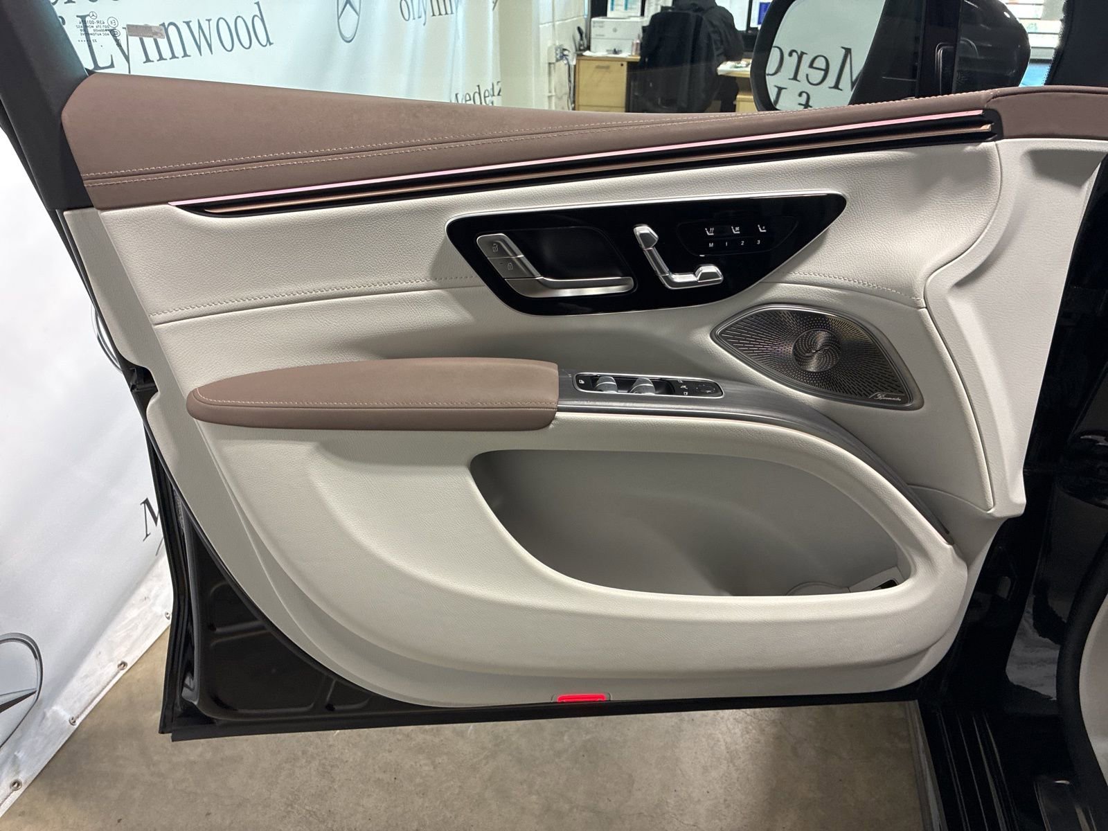 Used 2023 Mercedes-Benz EQS 580 4MATIC SUV image 15