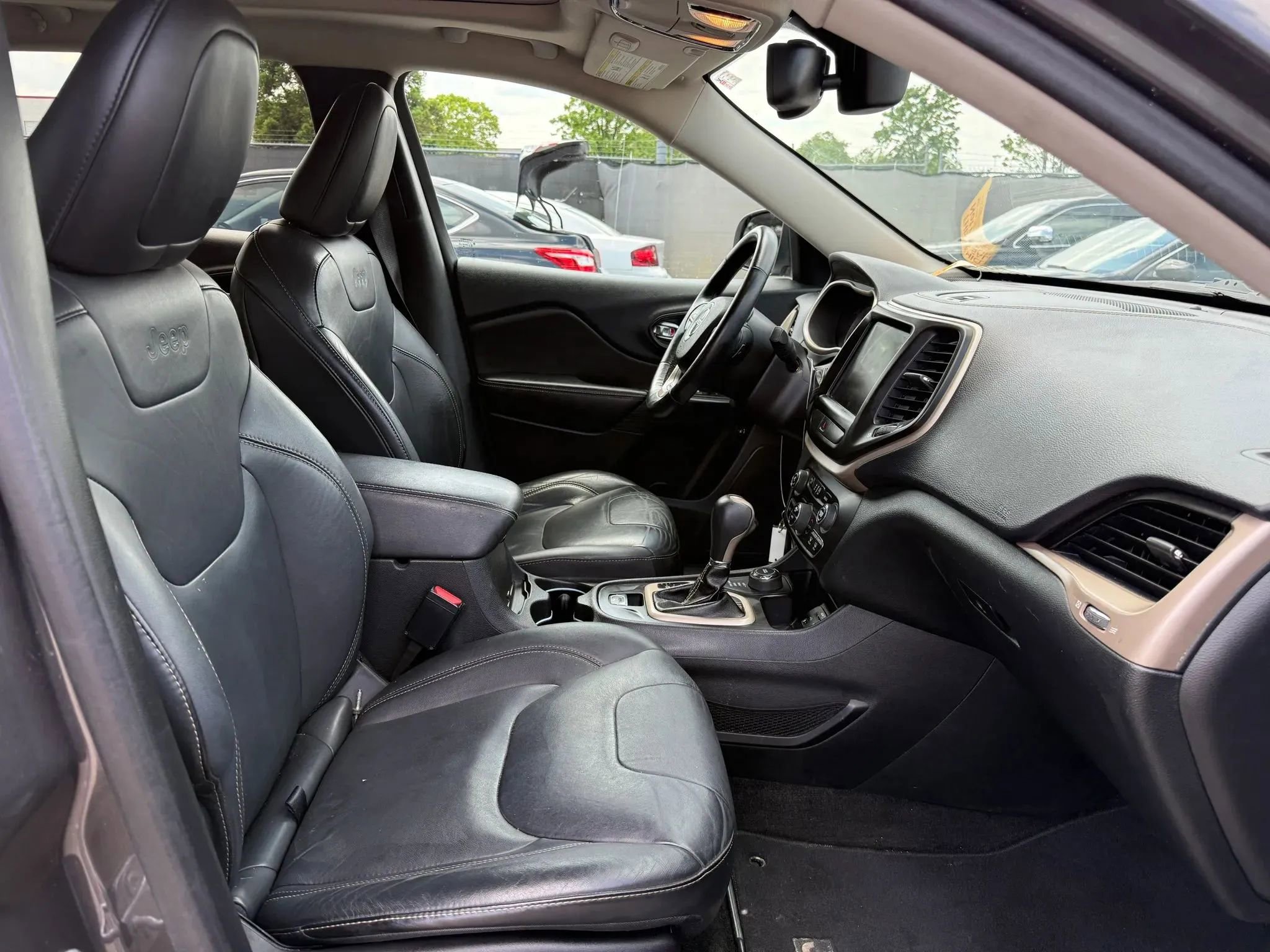 Used 2016 Jeep Cherokee Limited AWD/4WD image 18