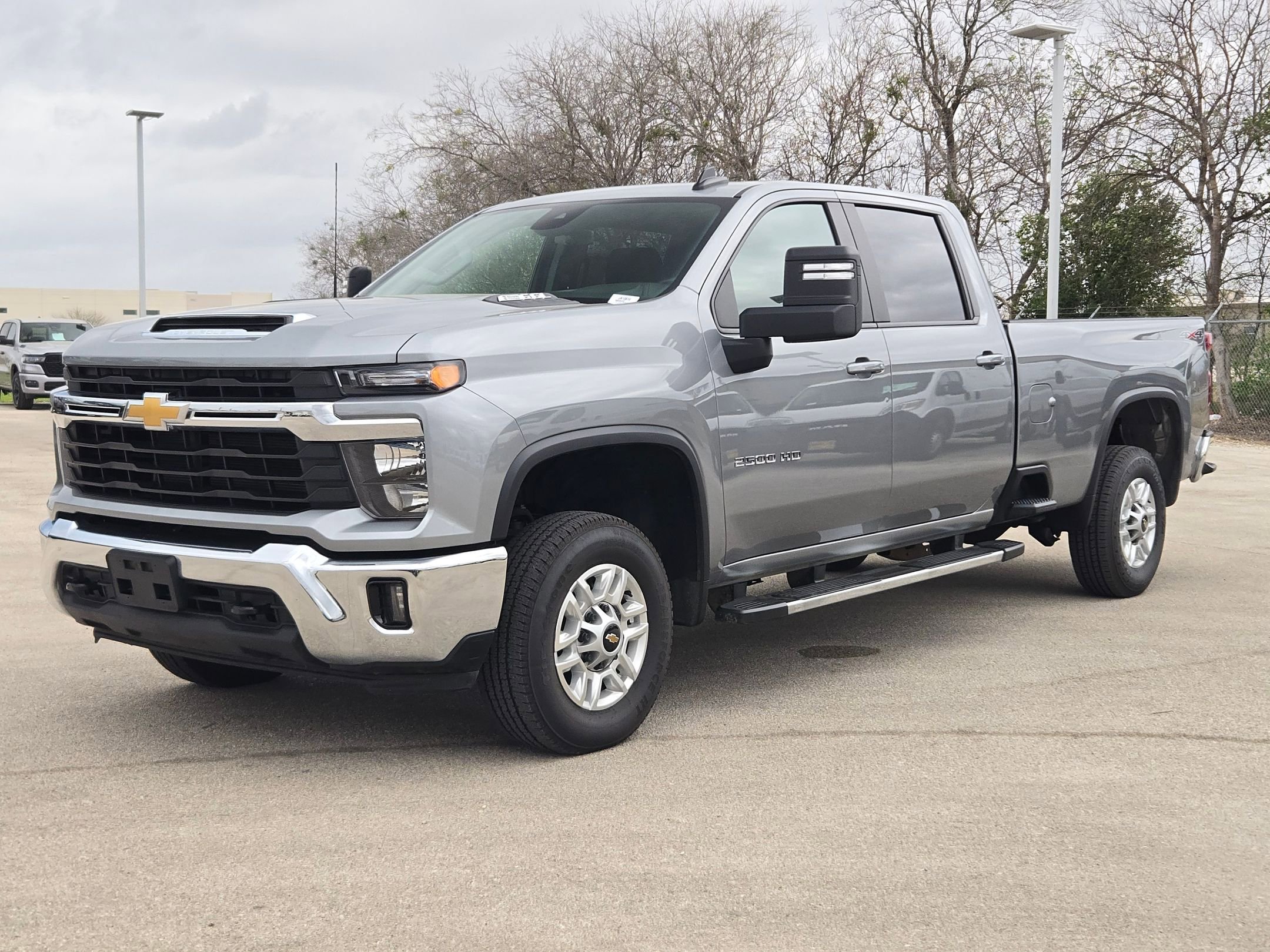 Used 2025 Chevrolet Silverado 2500 LT w/ Convenience Package AWD/4WD image 7