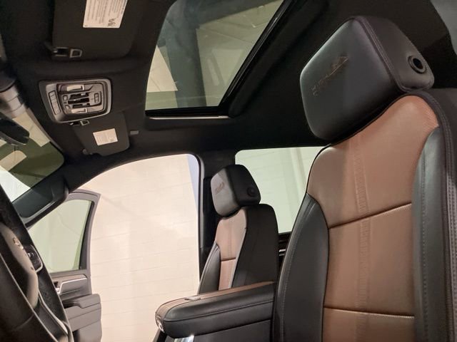 Used 2024 Chevrolet Silverado 3500 High Country w/ Technology Package image 27