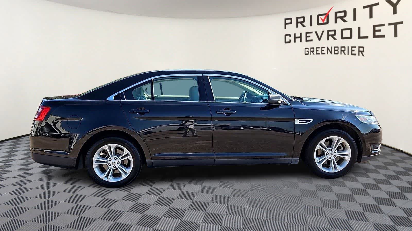 Used 2018 Ford Taurus SE FWD image 9