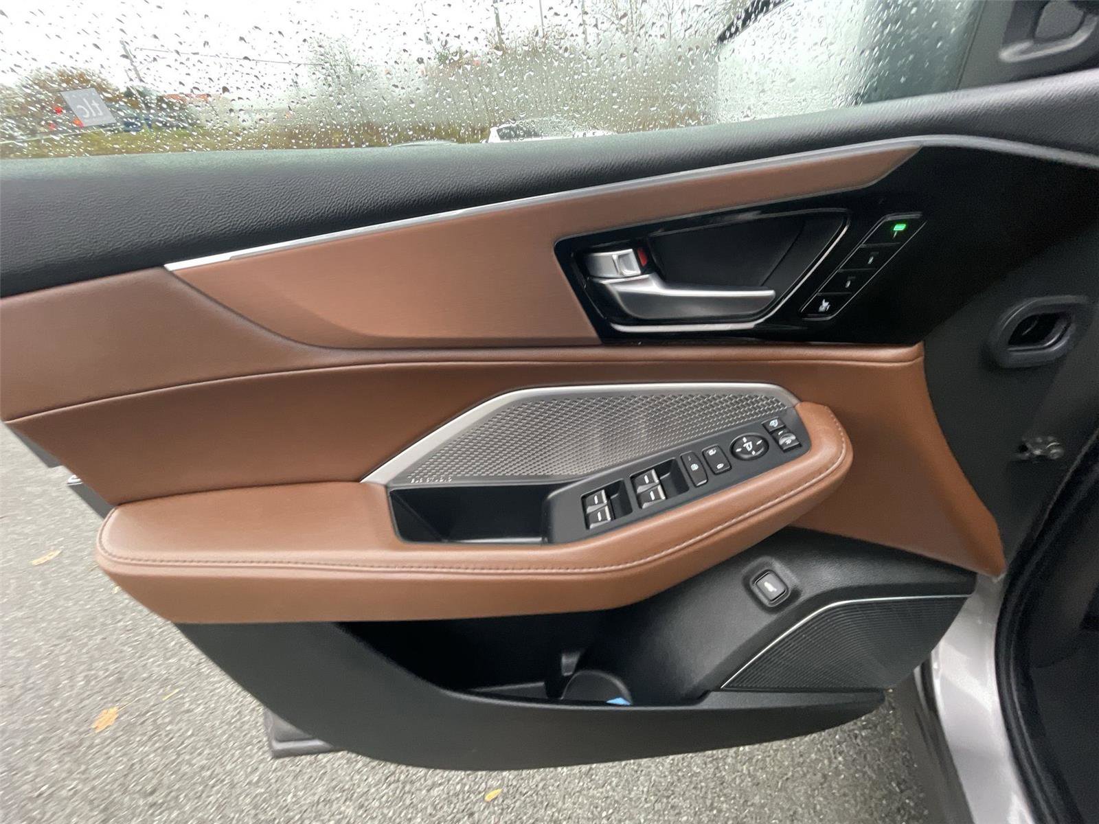 Used 2023 Acura MDX SH-AWD w/ Technology Package image 12