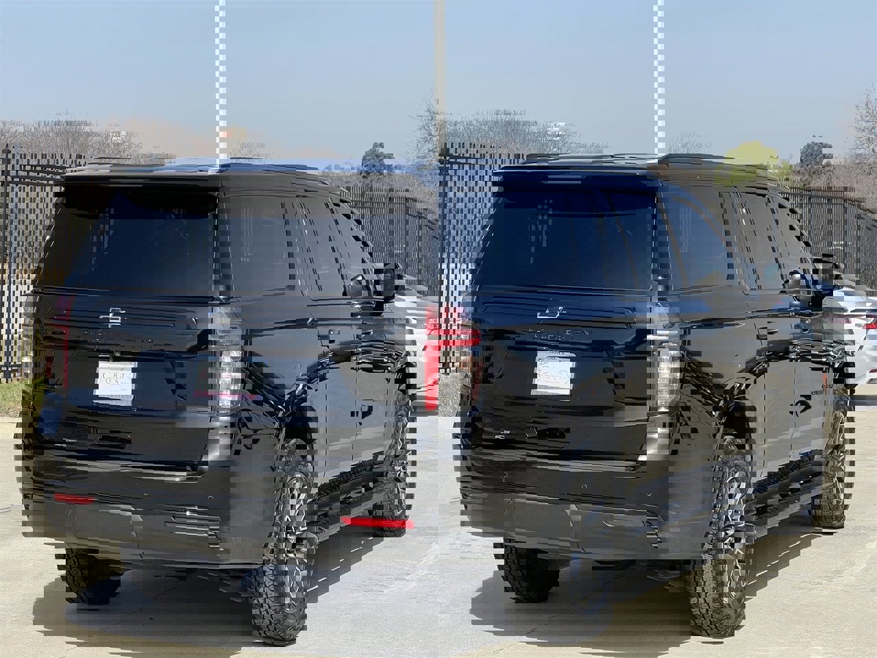 Used 2024 Chevrolet Suburban Z71 w/ Luxury Package image 4