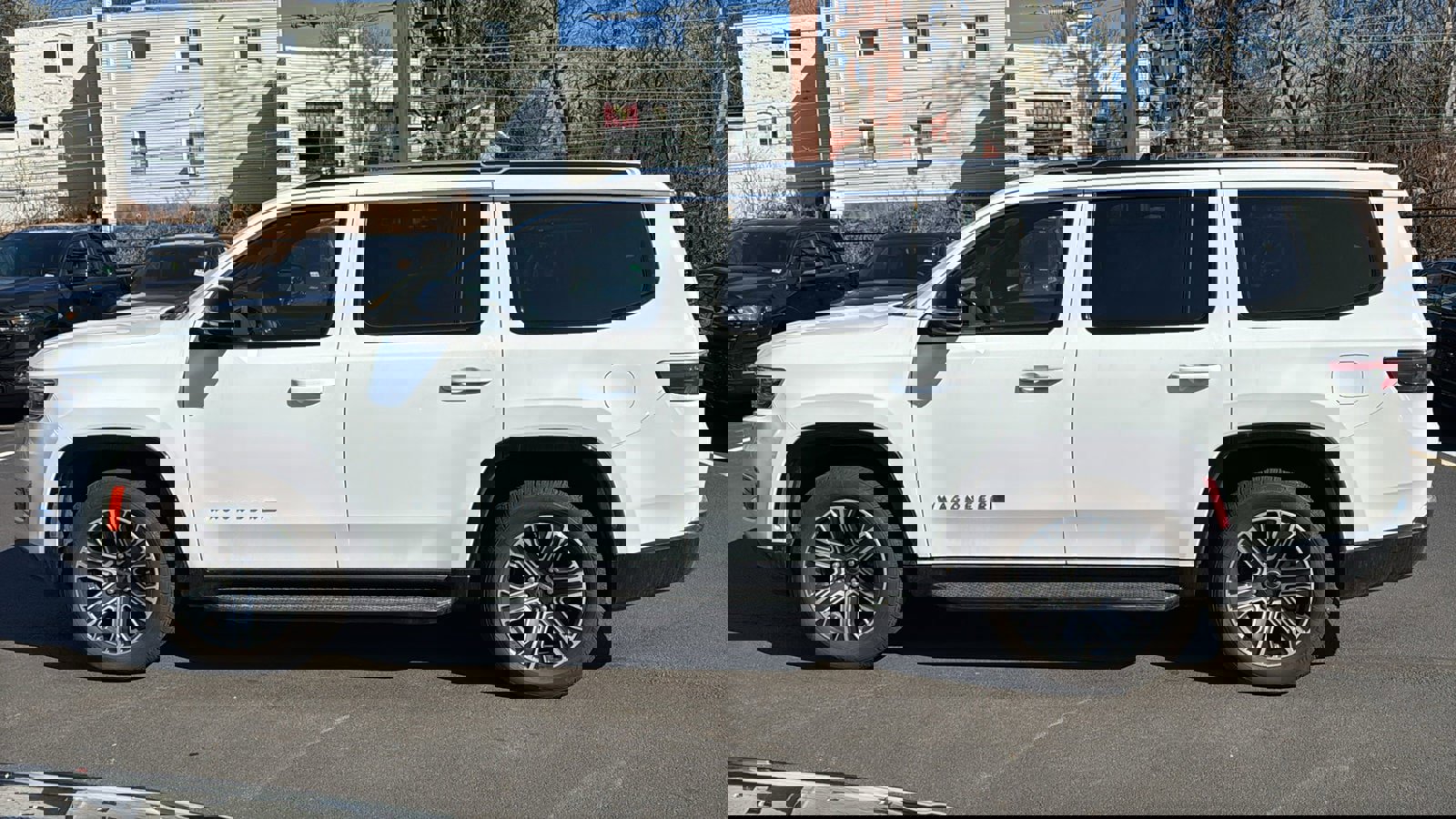 Used 2025 Jeep Wagoneer 4WD w/ Premium Group I image 4