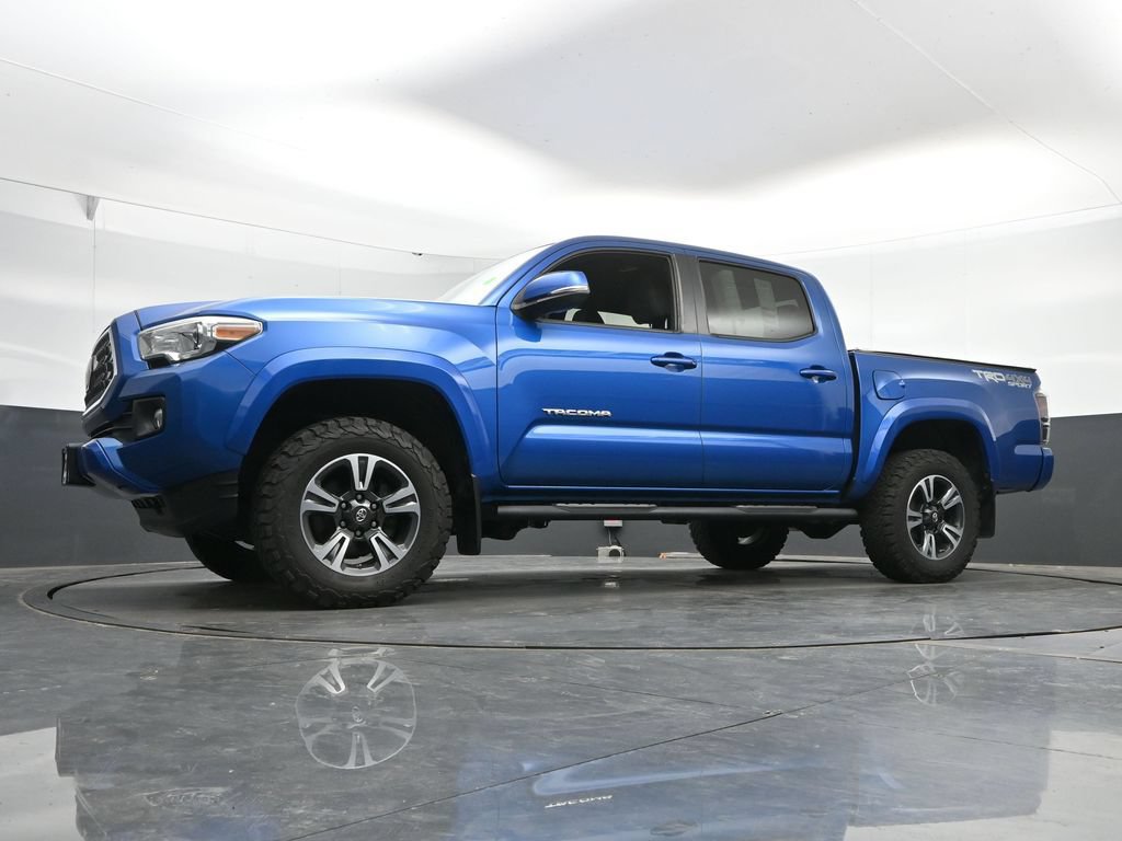 Used 2018 Toyota Tacoma TRD Sport AWD/4WD image 45