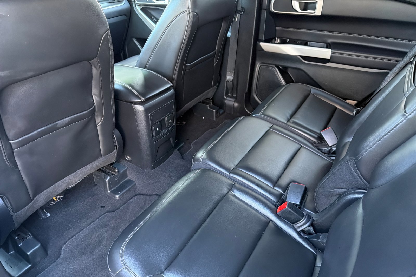 Used 2024 Ford Explorer XLT w/ Equipment Group 202A image 12