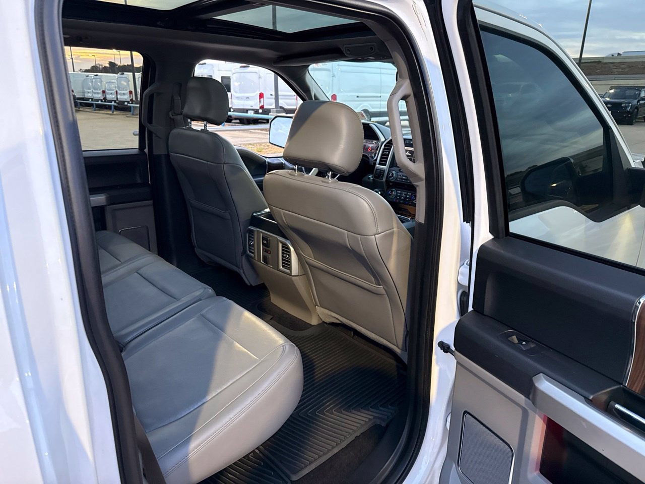 Used 2015 Ford F150 Lariat w/ Equipment Group 502A Luxury AWD/4WD image 12