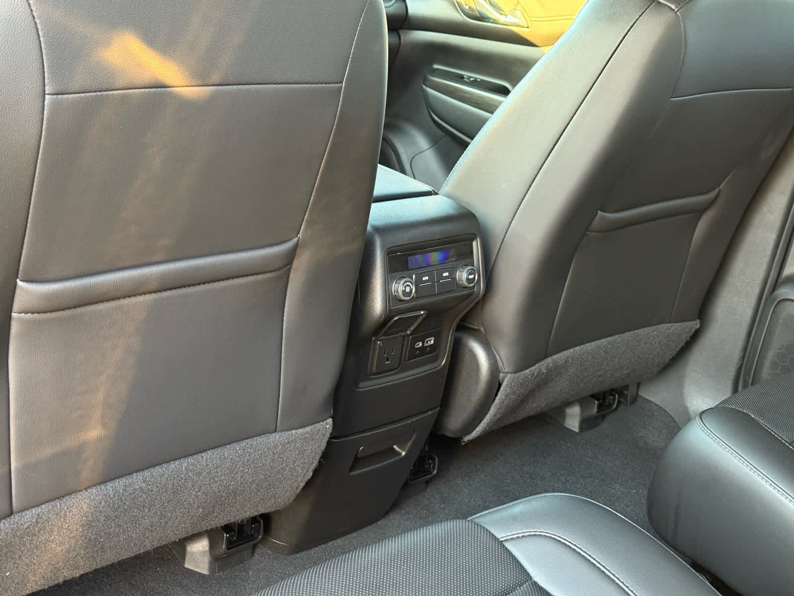 Used 2023 GMC Acadia SLT image 26