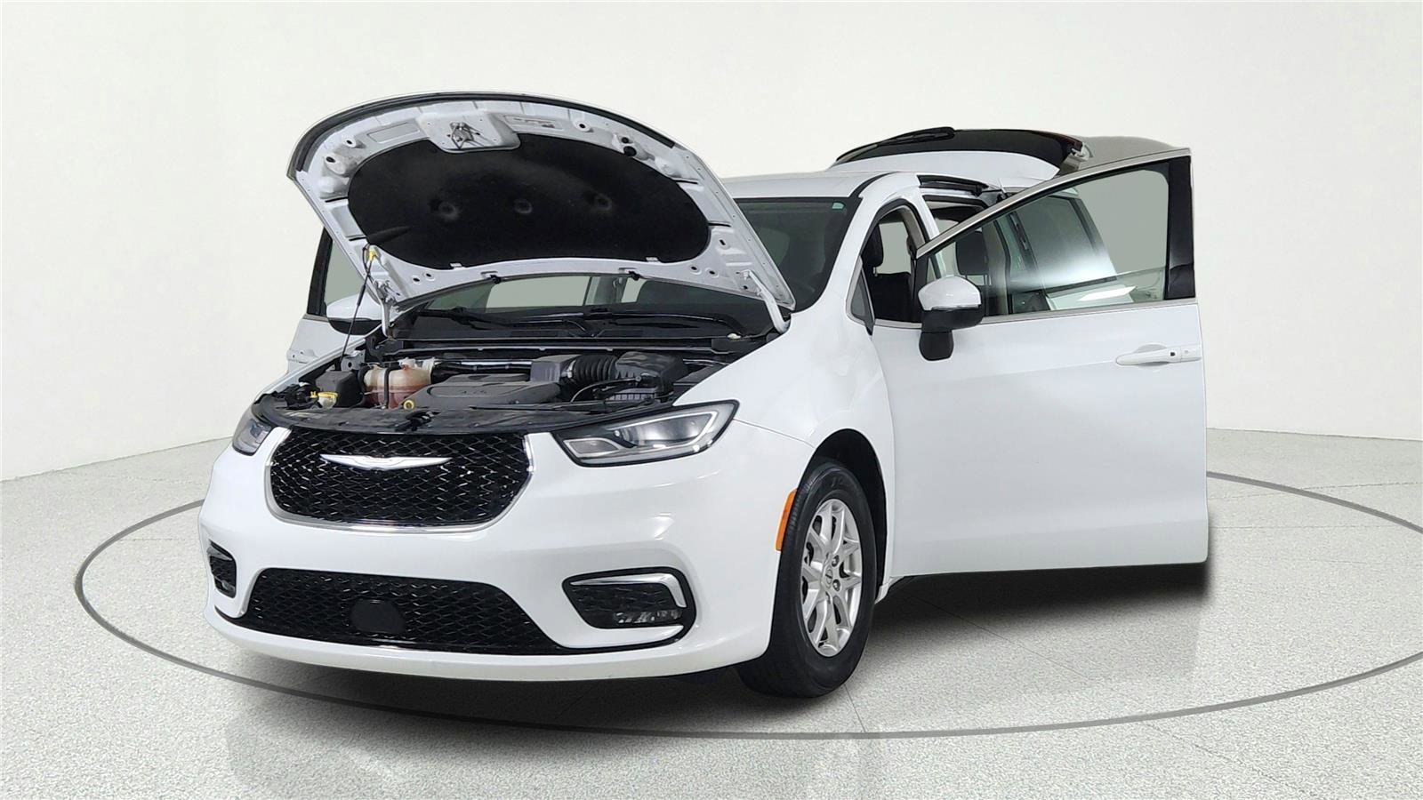 Used 2023 Chrysler Pacifica Touring-L FWD image 8