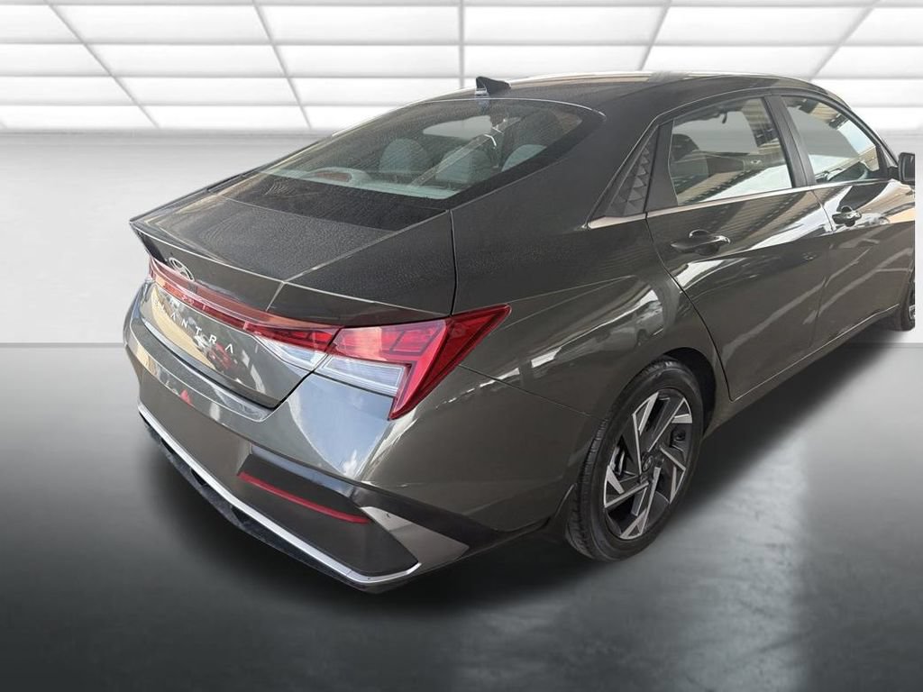 Used 2024 Hyundai Elantra SEL w/ Convenience Package FWD image 2