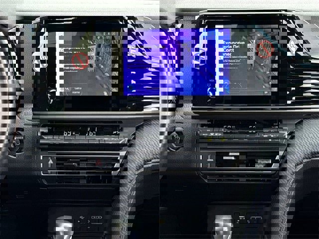 Used 2025 Toyota Camry SE image 17