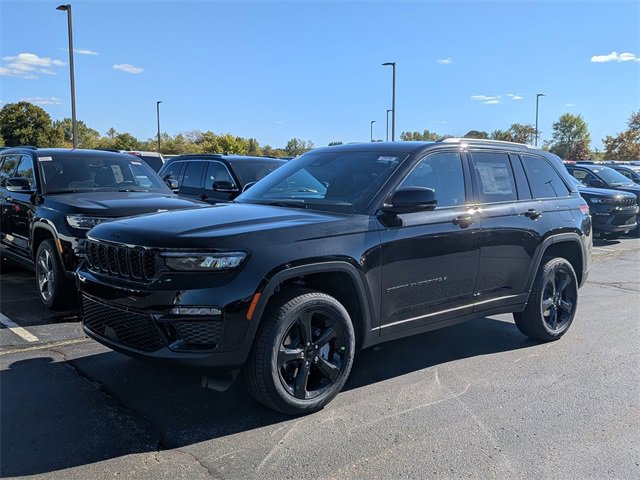 New 2025 Jeep Grand Cherokee Limited w/ Black Appearance Package