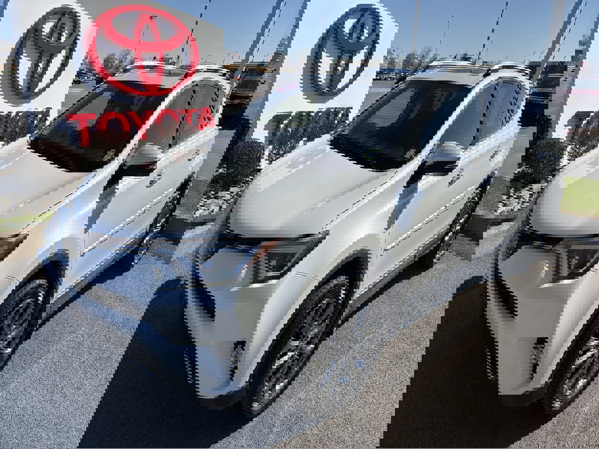 Used 2018 Toyota RAV4 Limited w/ All Weather Liner Package image 1