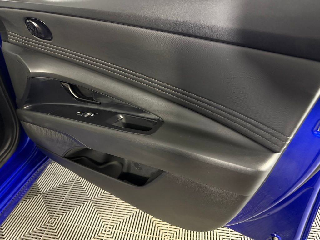 Used 2025 Hyundai Elantra Sport image 32