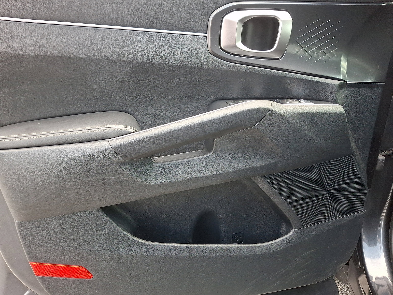 Used 2023 Kia Sorento LX image 12