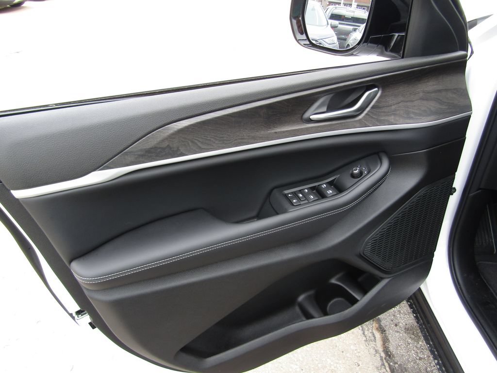 New 2026 Jeep Grand Cherokee Altitude AWD/4WD image 22