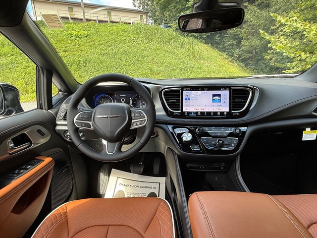 New 2026 Chrysler Pacifica Pinnacle w/ Trailer Tow Group image 11