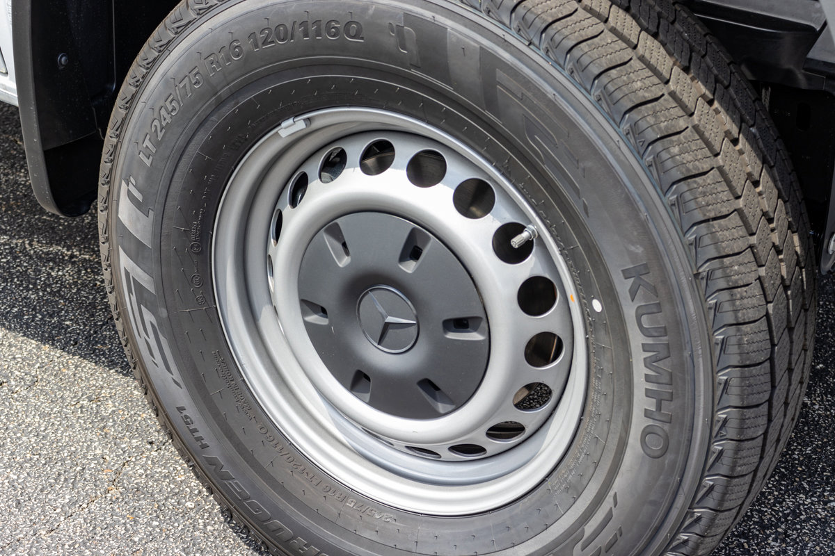 Used 2024 Mercedes-Benz Sprinter 2500 image 28