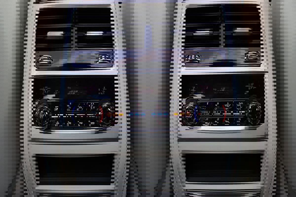 Used 2019 BMW 750i xDrive w/ Luxury Rear Seating Package image 54