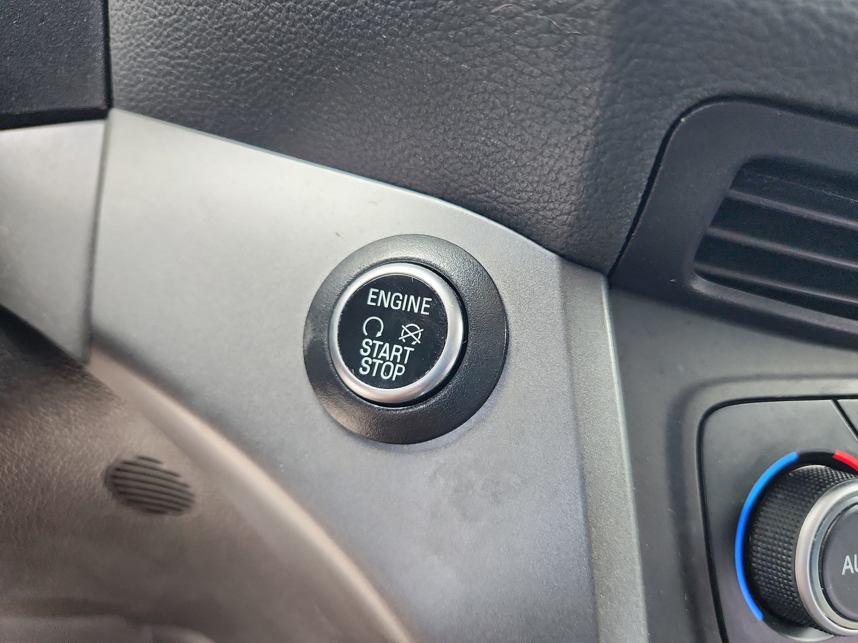 Used 2019 Ford Escape SEL FWD image 25
