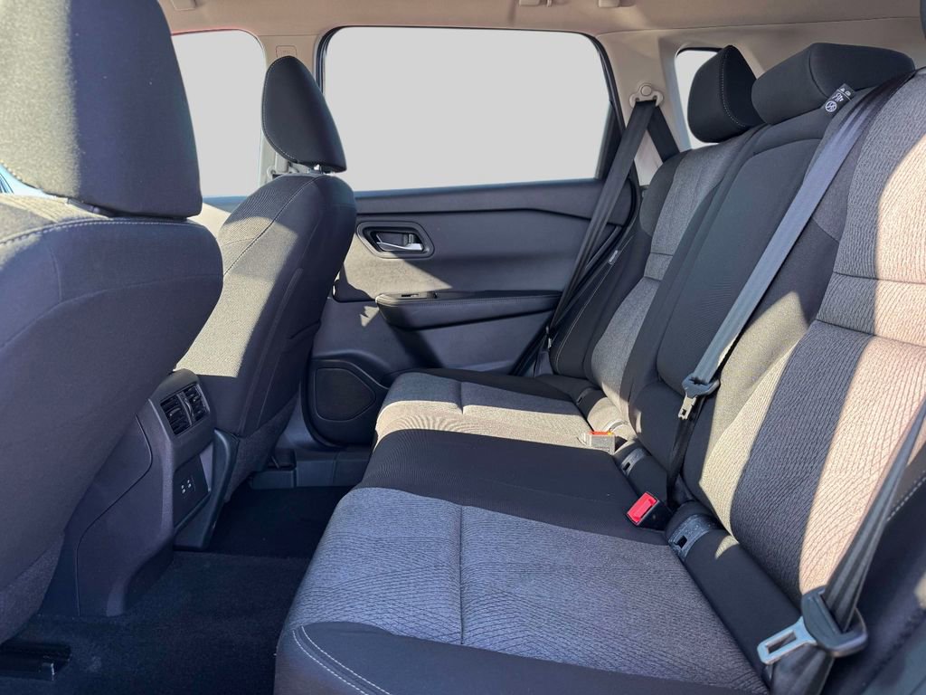 Certified 2025 Nissan Rogue SV image 12