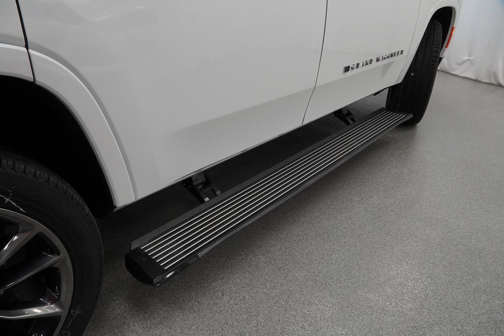 New 2025 Jeep Grand Wagoneer Series III w/ Rear Seat Video Group 1 image 39