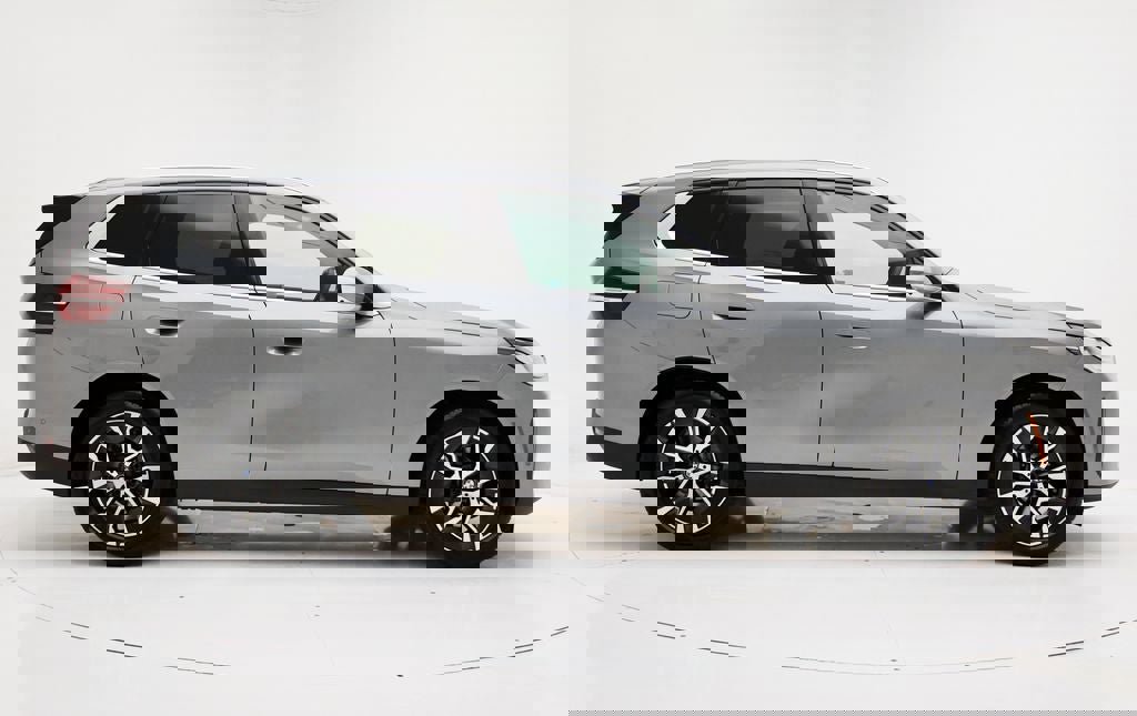 Used 2025 BMW X3 xDrive30i w/ Premium Package image 3