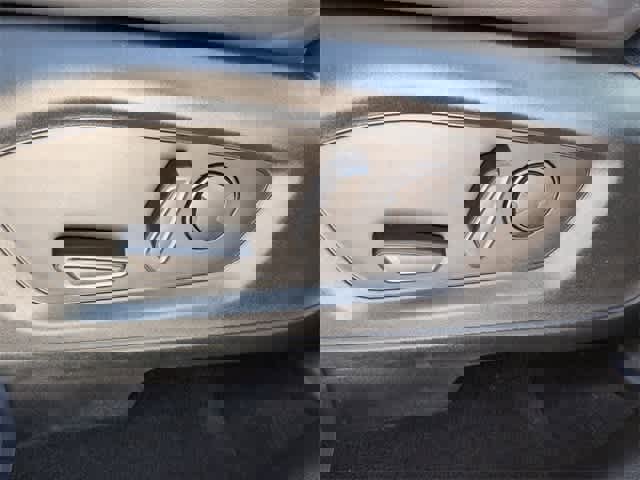 Used 2022 Ford Explorer XLT w/ Equipment Group 202A image 18