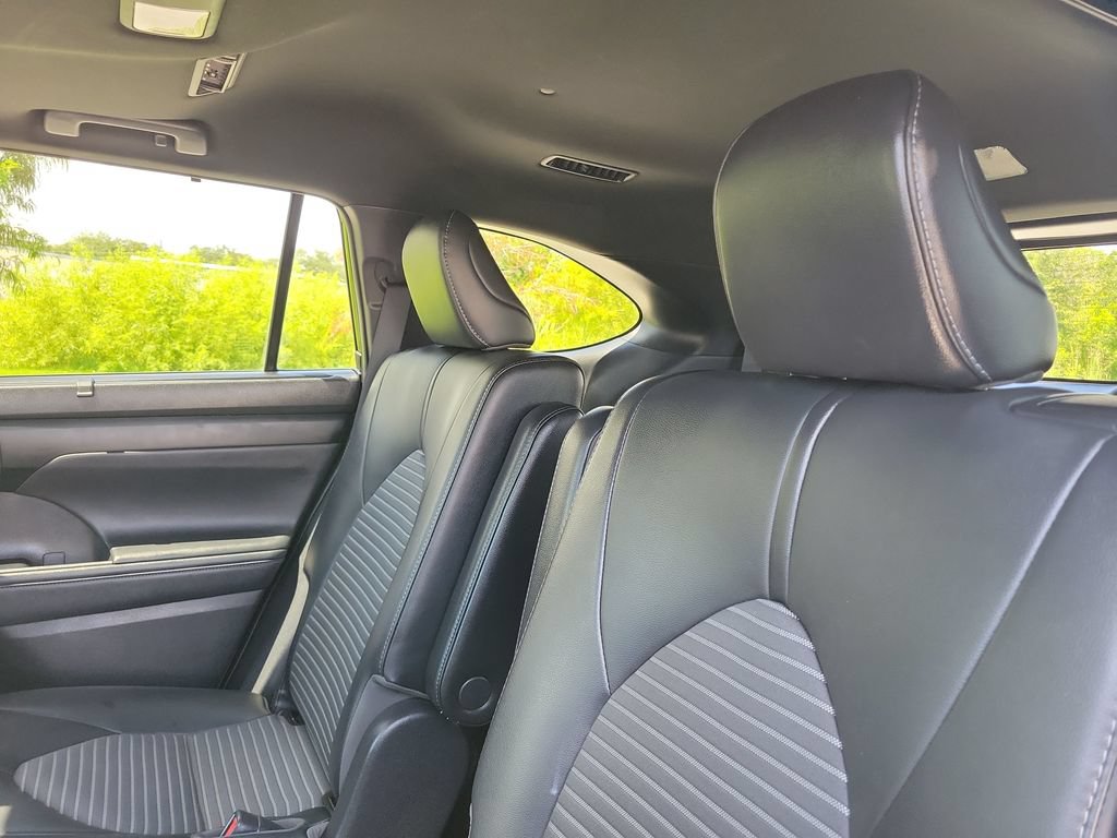Certified 2021 Toyota Highlander XSE FWD image 23