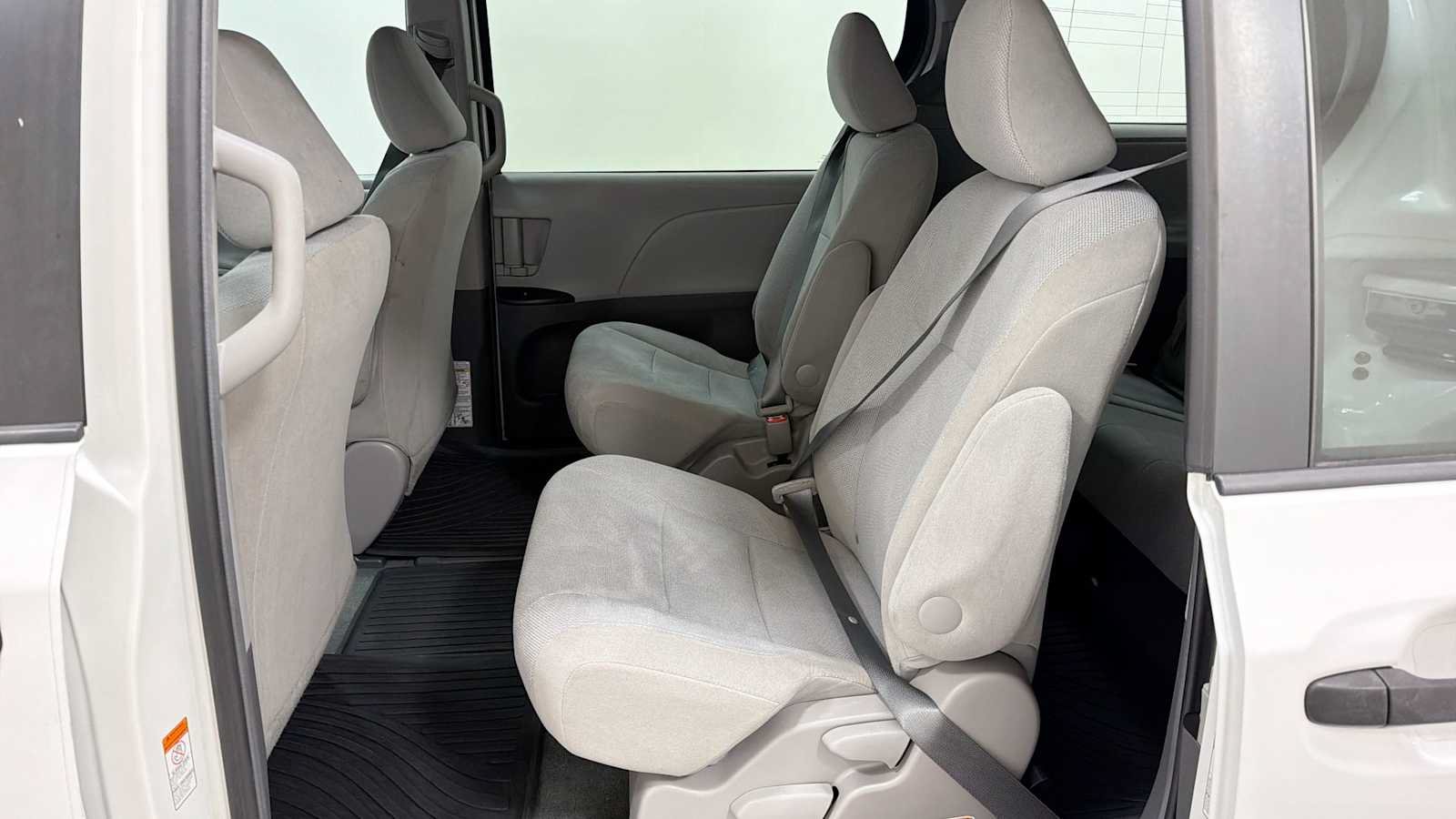 Used 2015 Toyota Sienna L FWD image 23