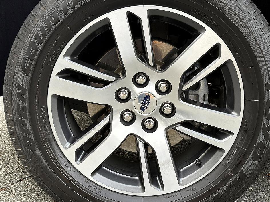 Used 2023 Ford Expedition XLT image 8