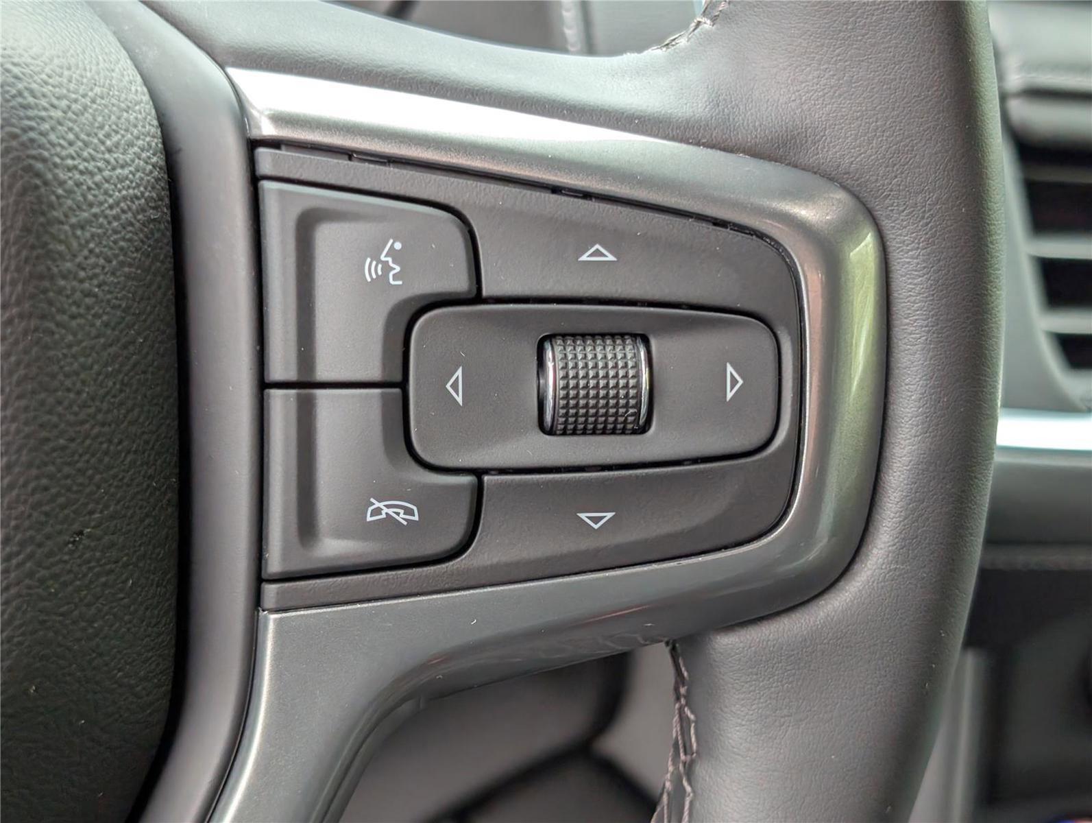Used 2023 Chevrolet Tahoe LT w/ Luxury Package AWD/4WD image 28