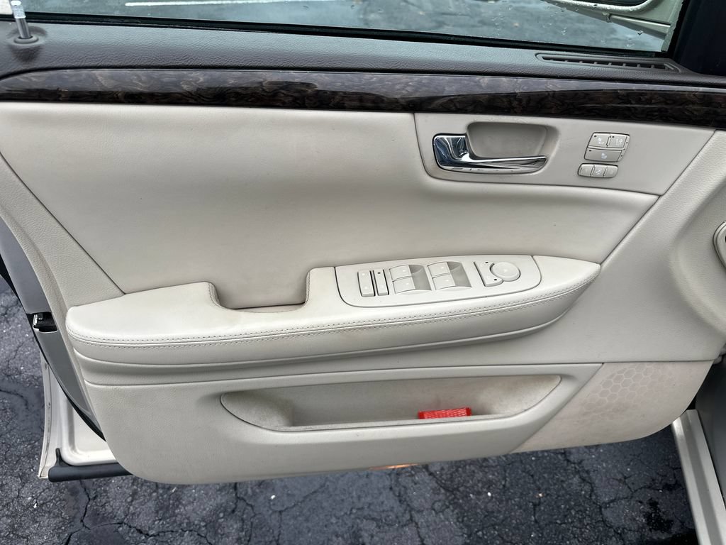Used 2008 Cadillac DTS w/ Sun And Sound Package FWD image 12
