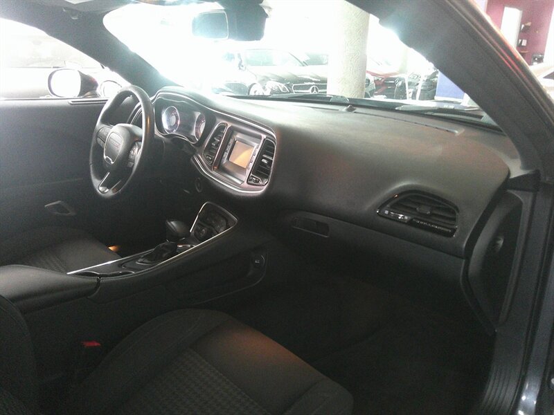 Used 2017 Dodge Challenger R/T w/ Driver Convenience Group RWD image 13