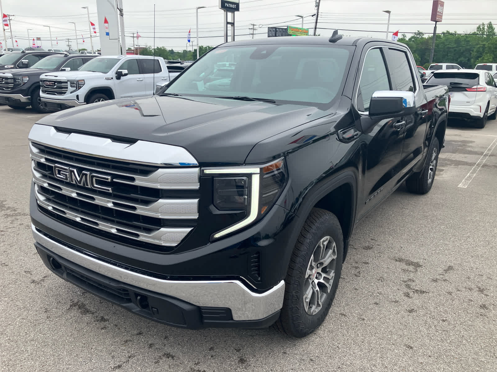 New 2026 GMC Sierra 1500 SLE w/ X31 Off-Road Package AWD/4WD image 3