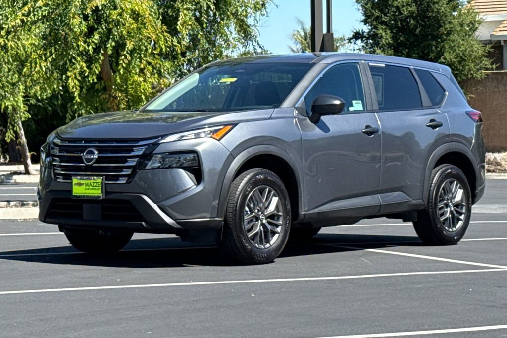 Used 2025 Nissan Rogue S AWD/4WD image 16