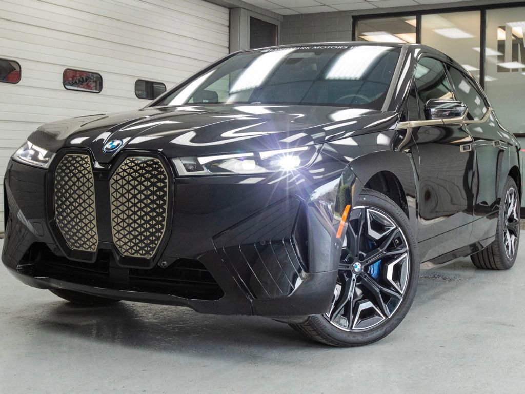 Used 2023 BMW iX xDrive50 w/ Premium Package image 2