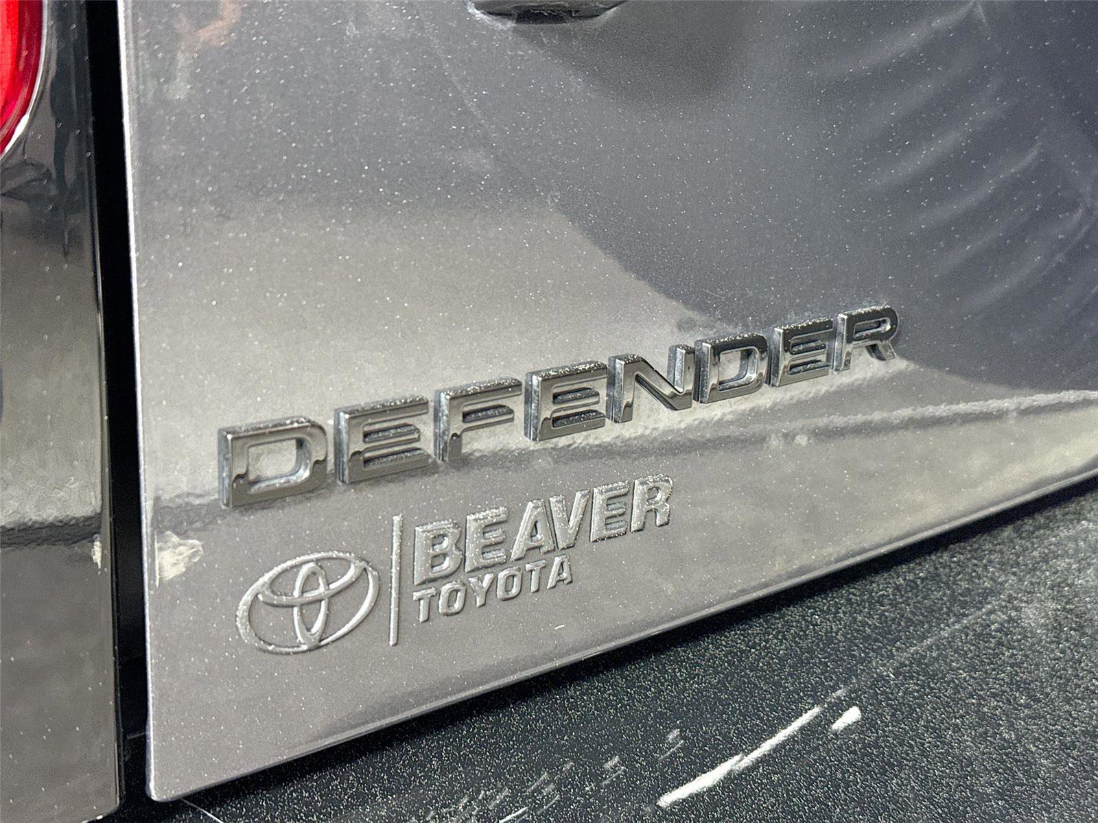 Used 2025 Land Rover Defender 110 X-Dynamic SE image 14