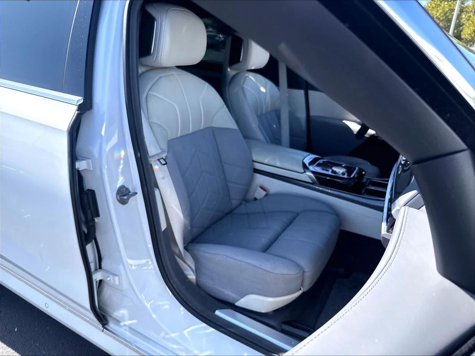 Used 2023 BMW i7 xDrive60 AWD/4WD image 29