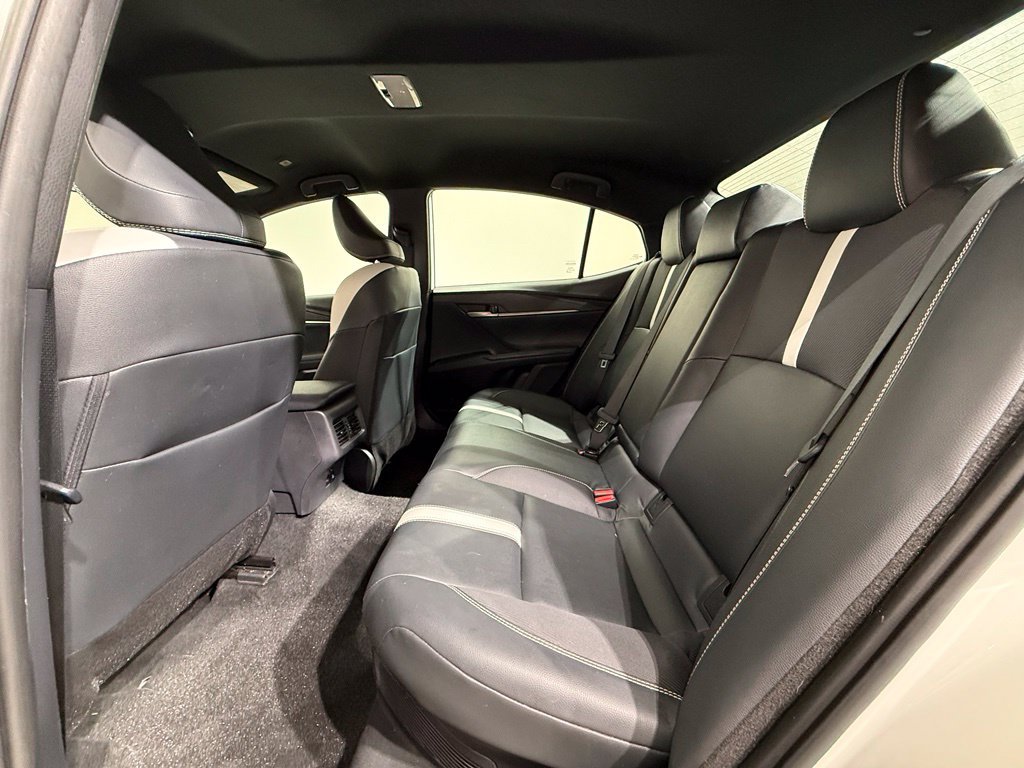 Used 2025 Toyota Camry SE FWD image 17