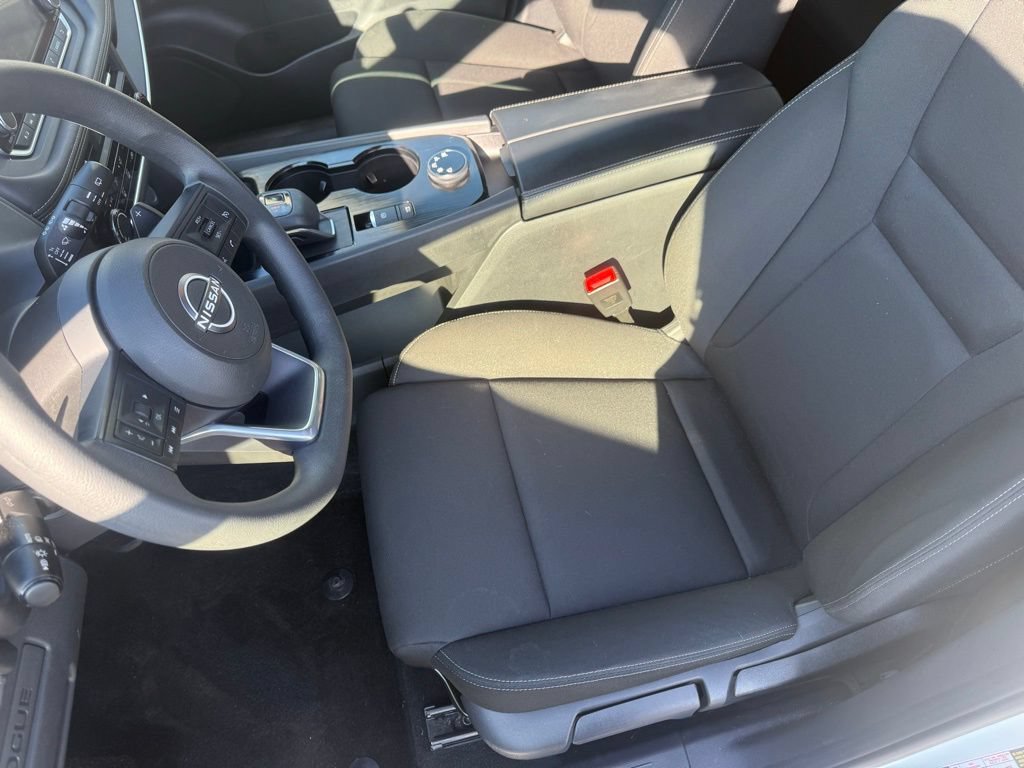 Used 2023 Nissan Rogue S AWD/4WD image 16