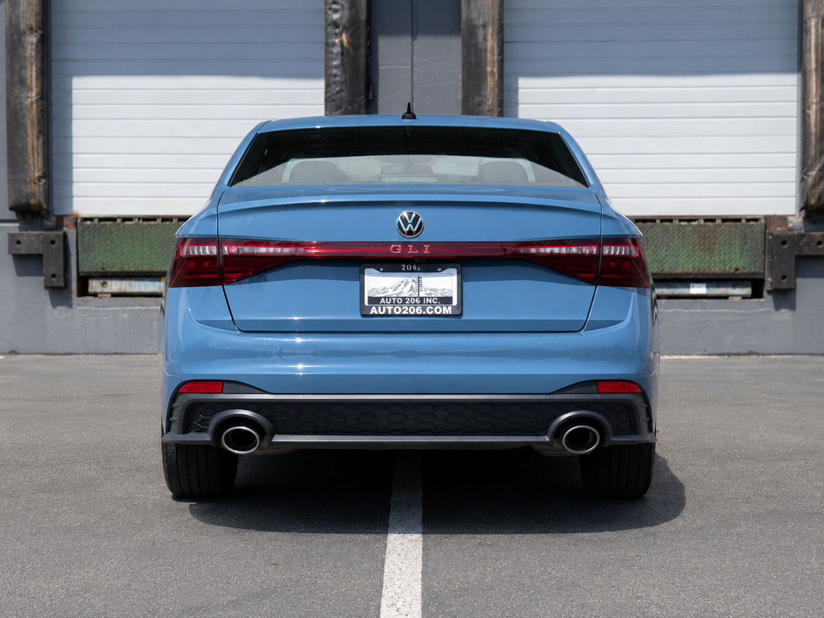Used 2026 Volkswagen Jetta GLI Autobahn FWD image 4