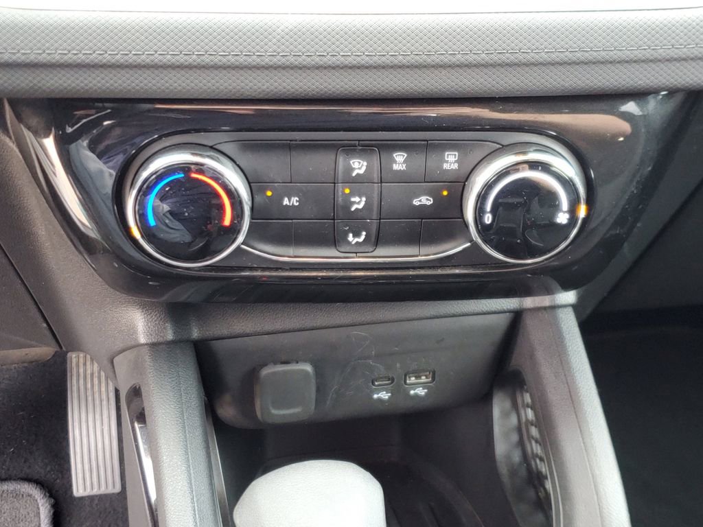 Used 2025 Chevrolet TrailBlazer LT AWD/4WD image 24