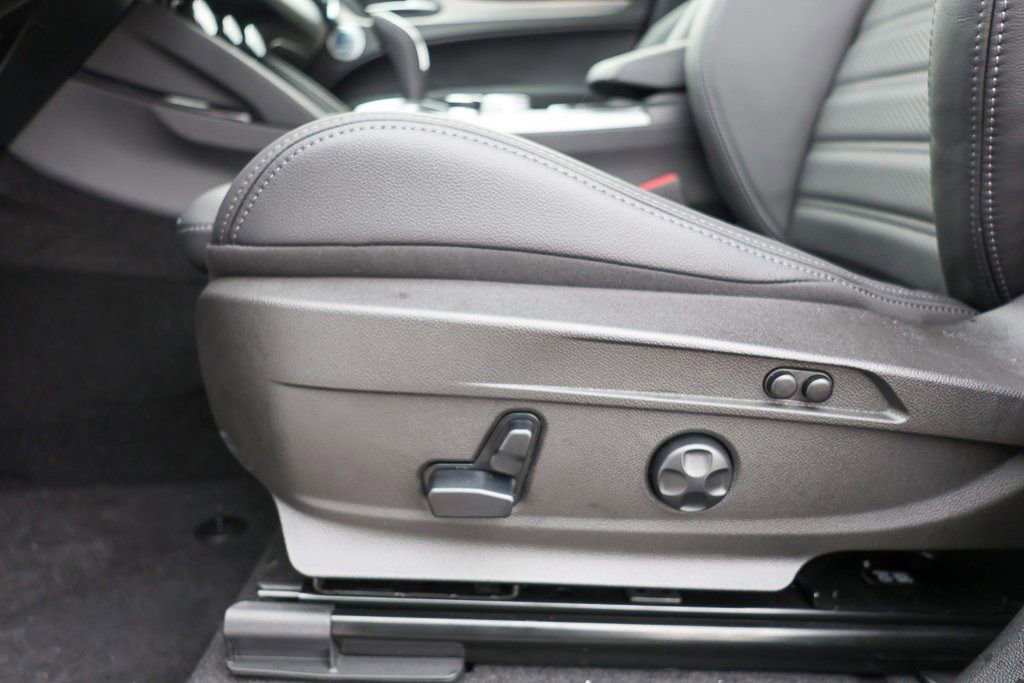 New 2025 Alfa Romeo Stelvio Sprint image 19